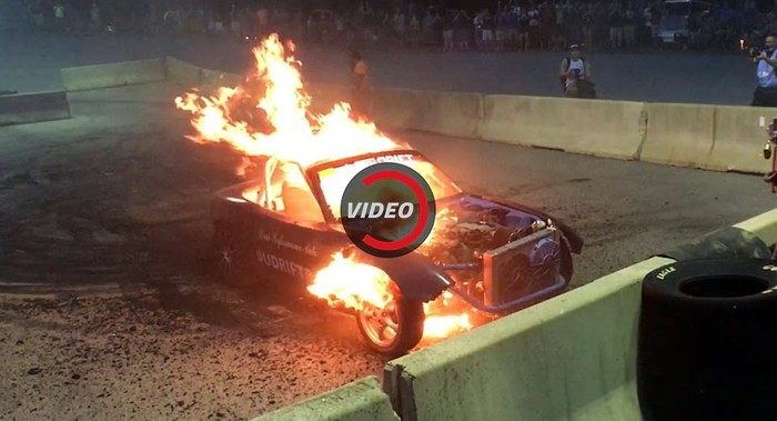 Diajak Aksi Burnout, Mobil Ini Malah Meledak