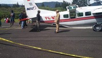 Total 5 orang yaitu 4 penumpang termasuk seorang pilot berhasil selamat. Pool/Kapolsek Ilaga Sayori.