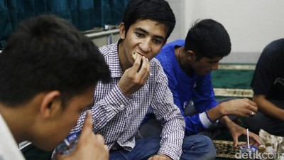 Berbuka Puasa Bersama Pencari Suaka Afghanistan