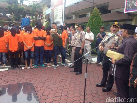 11.426 Botol Miras Dimusnahkan di Medan, 76 Pelaku Prostitusi Dibekuk