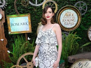 Stop Diet Vegan, Anne Hathaway Ngaku Otaknya Seperti Komputer yang On Lagi