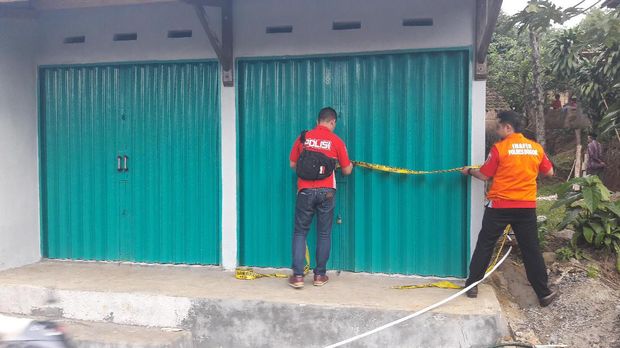 Densus Datangi Ruko di Bogor, Periksa Seorang Perempuan