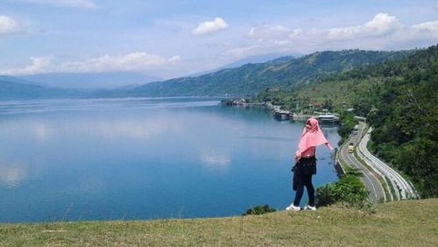Spot foto yang pas di Danau Singkarak