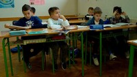 Tidak ada sekolah Islam di Zagreb. Tapi menariknya di sekolah umum juga diajarkan pelajaran agama Islam, hanya tidak ada pelajaran huruf hijaiyah dan surat –surat AlQuran. Jadi, sekolah akhir pekan di Islamic Center ini, sangat membantu mereka belajar surat-surat dalam AlQuran. Pool/Hilman.