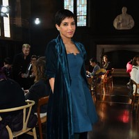 Sebelum dinobatkan menjadi editor Vogue Arabia, Deena sudah sangat terkenal di industri mode dunia sebagai fashionista. Christian Loboutin misalnya, memakai nama Deena untuk salah satu koleksi sepatunya. Foto: Getty Images