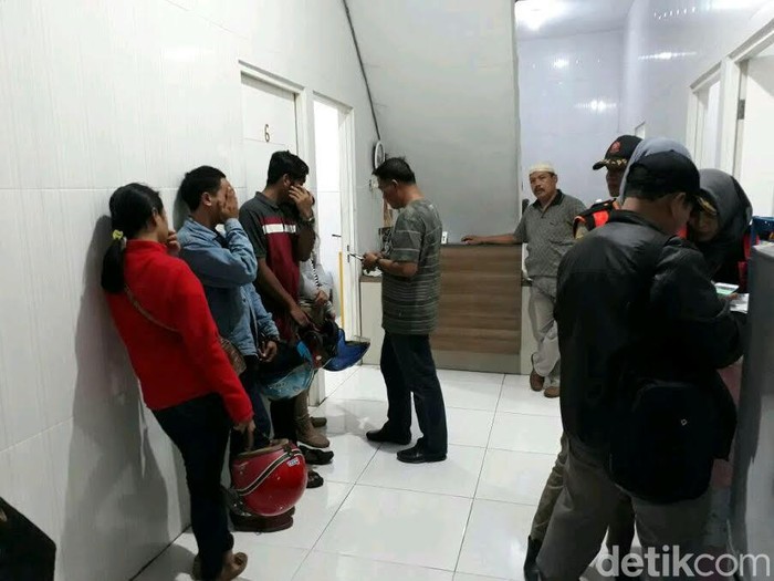 Kos dan Homestay Dirazia, Empat Pasangan Mesum Terjaring