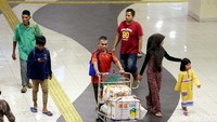 Calon penumpang memasuki terminal yang diresmikan oleh Menhub Budi Karya Sumadi pada Rabu (28/12/2016) lalu.
