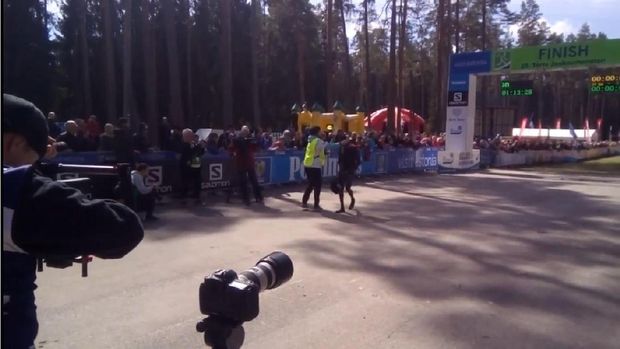 Ibrahim Mukunga Wachira, pria yang hanya pakai kaos kaki saat maraton