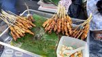Sedapnya Sate Sapi Empuk Berbalut Bumbu Kacang yang Gurih Manis