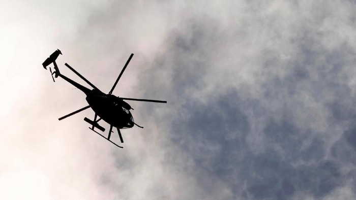 A military helicopter prepares to attack the Maute group stronghold in Marawi City, southern Philippines May 30, 2017. REUTERS/Erik De Castro