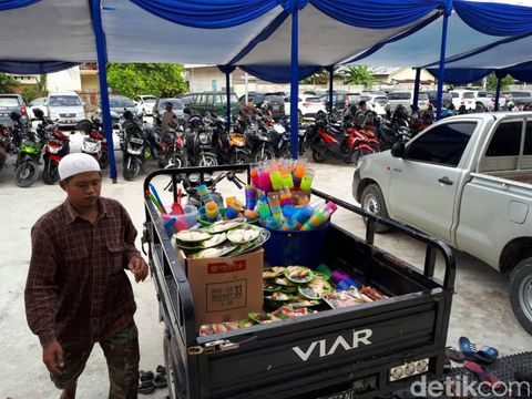 Masjid Abu Darda Pekanbaru: Takjil, Makan Malam, dan 700 'Santri'