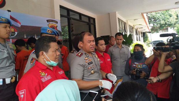  Polres Bogor menangkap sindikat pengoplos daging ayam dan daging babi