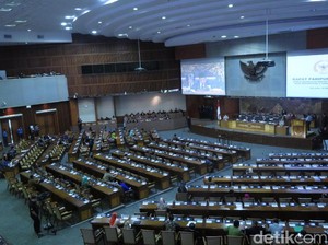 Pantaskah Kursi DPR Ditambah?