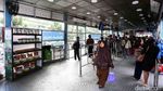 Serunya Belanja Sembako Murah di Halte TransJakarta