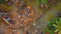 Tampak sejumlah rumah di Matara, Sri Lanka hancur diterjang banjir, Senin (29/5). Sri Lanka Air Force/Handout via REUTERS.