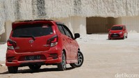 Saat beralih menggunakan mesin 1.200 cc otomatis, kenyamanan juga dirasakan, meski masih ada jeda sedikit saat menginjak pedal gas. Tenaga dan performa juga dirasakan detikOto. Namun sayangnya saat menggunakan model ini, detikOto tidak bisa mengeksplor lebih jauh. Karena memang waktu pengujian di hari kedua terbilang sempit.