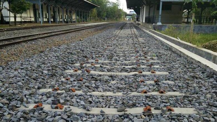 Rencana reaktivasi lintas Kedungjati-Tuntang sepanjang 30 km sudah dimulai sejak 2014. Namun hingga kini belum tuntas, dan malah mangkrak.