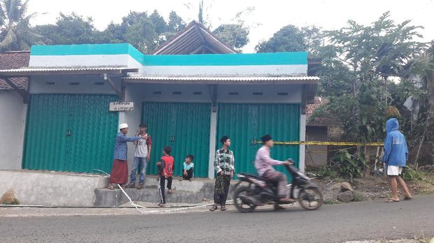 Densus Datangi Ruko di Bogor, Periksa Seorang Perempuan