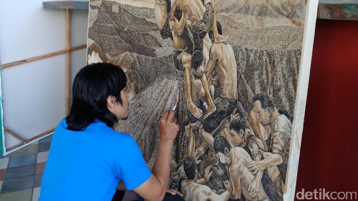 Melukis dengan Rokok dan Obat Nyamuk Butuh Kesabaran Tingkat Tinggi