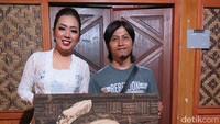 Lukisan-lukisan Wawan Geni banyak dikoleksi kolektor mancanegara. Foto: Istimewa/Tia Agnes