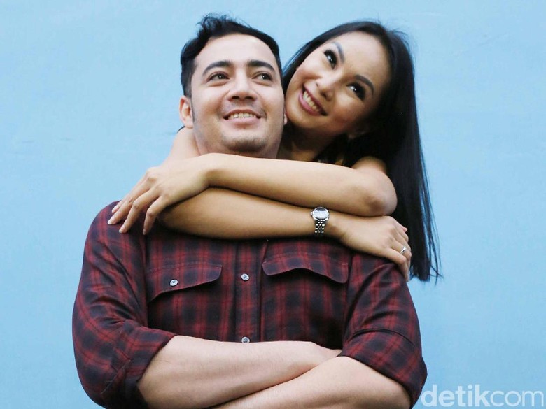 Gugat Cerai Suami Usai 10 Bulan Nikah, Kalina Oktarani: Saya Sayang Hendrayan Gugat Cerai Suami Usai 10 Bulan Nikah, Kalina Oktarani: Saya Sayang Hendrayan