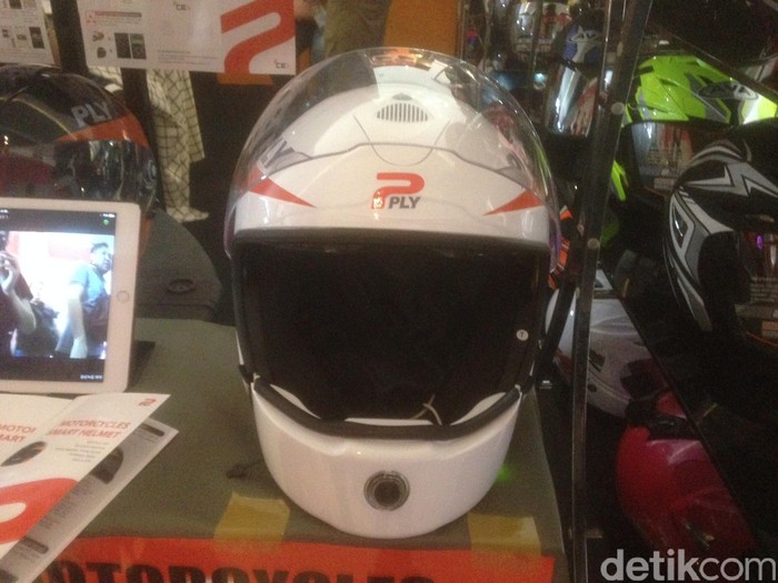 Helm Ini Bisa Terhubungkan dengan Kamera, Bluetooth
