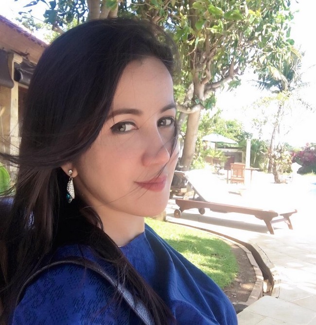 Selanjutnya ada Andi Soraya yang juga memiliki darah keturunan Bugis dalam dirinya. Andi Soraya mengawali kariernya di dunia hiburan sebagai seorang model iklan. Setelahnya dia pun mulai merambah ke dunia seni peran. Foto: Dok. Instagram/andisorayabeatrix