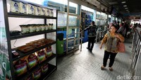 Sembako tersebut disediakan selama bulan Ramadan atas kerjasama PT TransJakarta dan BUMD.