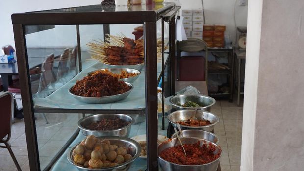 Sederet lauk Nasi Campur