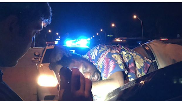 Pria Mabuk Tidur di Belakang Mobil, Mobil Sempat Jalan 22 KM!