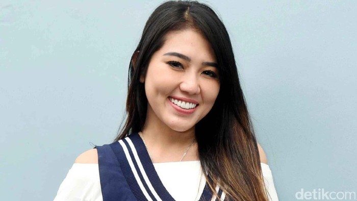 Ini Aksi Pedangdut Via Vallen Bawakan Ulang Lagu Despacito