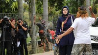 Syuting tersebut dilakoni Zee Zee Shahab di kawasan Cibubur, Jakarta Timur, Senin (30/5/2017). Foto: Hanif/detikHOT
