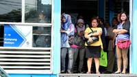 4. Sebelumnya, halte tersebut sempat ditutup sementara karena terkena ledakan bom.