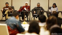 Komisioner Komnas Ham Roichatul Aswidah, Staf ahli mendagri bidang aparatur dan pelayanan publik Sigit Pudjianto, Staf Bappenas Maya Grandty dan Deputi Director Riset ELSAM Wahyudi Djafar saat berdiskusi di Jakarta, Selasa (30/5/2017).