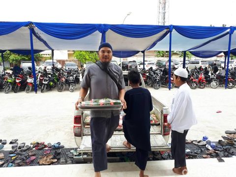 Masjid Abu Darda Pekanbaru: Takjil, Makan Malam, dan 700 'Santri'