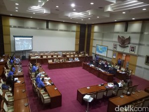 Komisi I Uji Kelayakan 18 Calon Dubes RI, Ada Todung Mulya Lubis