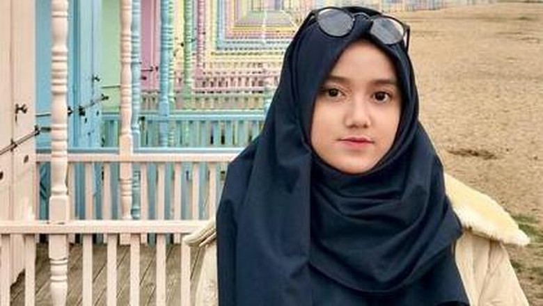 Dikomentari Pedas Soal Foto Lengket Dengan Gus Azmi Wirda