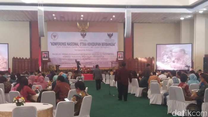 Dua Lagu Ciptaan Hendropriyono Meriahkan Konferensi Etika di MPR