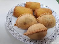 Pasteliciouz: Di Sini Ada Pastel dan Risoles <i>Smoked Beef Mayo</i> yang Mantap Mengenyangkan