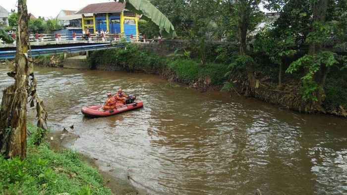 Seorang Pria Tenggelam di Kali Pesanggrahan
