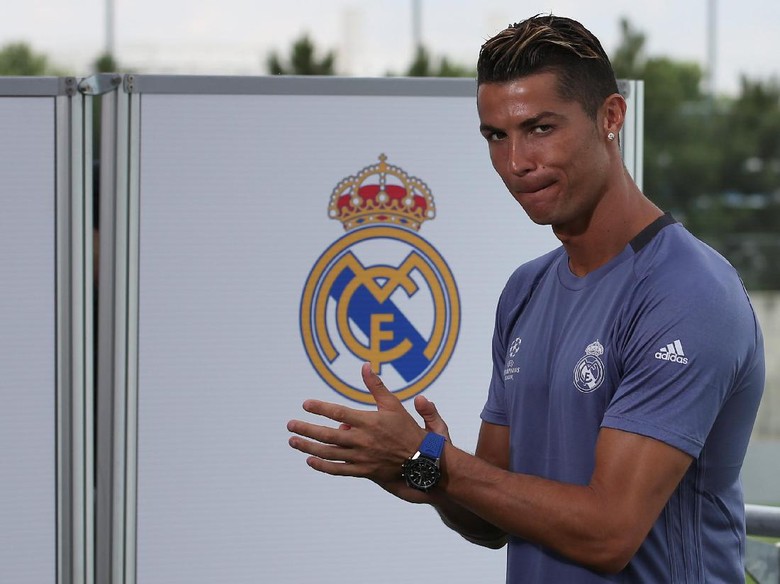 Cristiano Ronaldo Baru Saja Dikaruniai Anak Kembar?