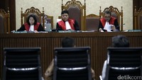 Ken menjelaskan, dalam pertemuan tersebut dibahas pendaftaran tax amnesty tahap pertama. Saat itu, Rudi dan Arif masih bingung soal pendaftaran tax amnesty. Namun Ken tidak mengingat waktu pertemuan tersebut.