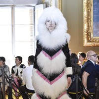 A model walks the runway at the Gucci Cruise 2018 show at Palazzo Pitti on May 29, 2017 in Florence, Italy.  (Photo by Pietro DAprano/Getty Images)