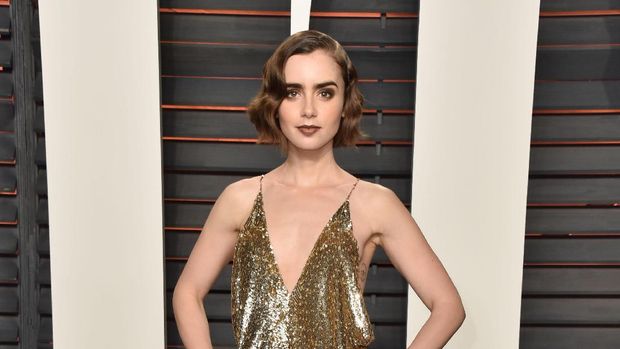 Lily Collins WEST HOLLYWOOD, CA - FEBRUARY 26: Actress Lily Collins arrives at the 2012 Vanity Fair Oscar Party hosted by Graydon Carter at Sunset Tower on February 26, 2012 in West Hollywood, California. (Photo by Alberto E. Rodriguez/Getty Images)