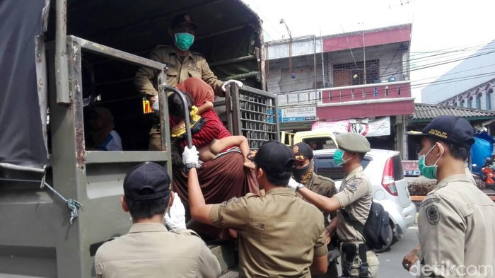 6 Pengemis dan 2 Orang Gila Terjaring Razia Satpol PP Cilegon