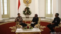Ini isu-isu lagi. Jangan sampai ada isu seperti ini yang dihembuskan untuk memecah-mecah. Dihembuskan agar pemerintah tidak solid. Pada kenyataannya tidak ada masalah, kata Jokowi saat diwawancara detikcom di Istana Bogor, baru-baru ini.
