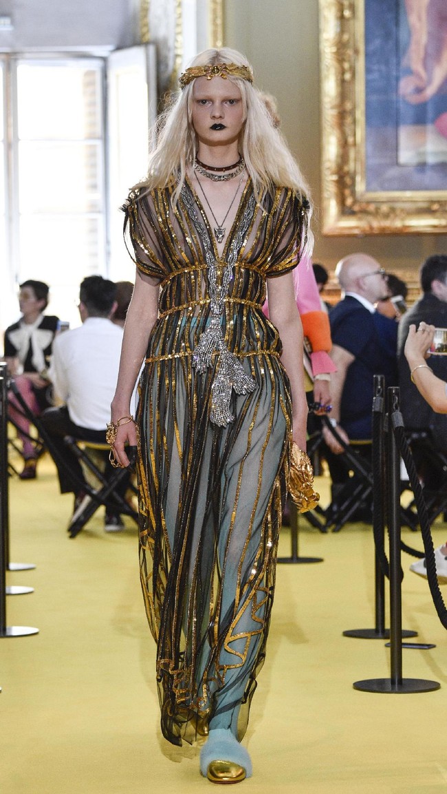 A model walks the runway at the Gucci Cruise 2018 show at Palazzo Pitti on May 29, 2017 in Florence, Italy.  (Photo by Pietro DAprano/Getty Images)