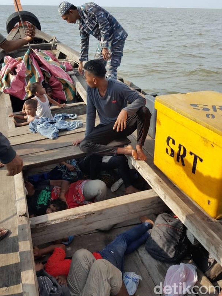 Imigran Bangladesh Tepergok Ikut 10 WNI akan Menyeberang ke Malaysia Imigran Bangladesh Tepergok Ikut 10 WNI akan Menyeberang ke Malaysia