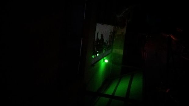 Warung-warung remang-remang juga mulai berdenyut di Kalijodo.