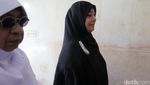 Serba Hitam, Putri Aisyah Aminah Sambangi Polda Metro Jaya